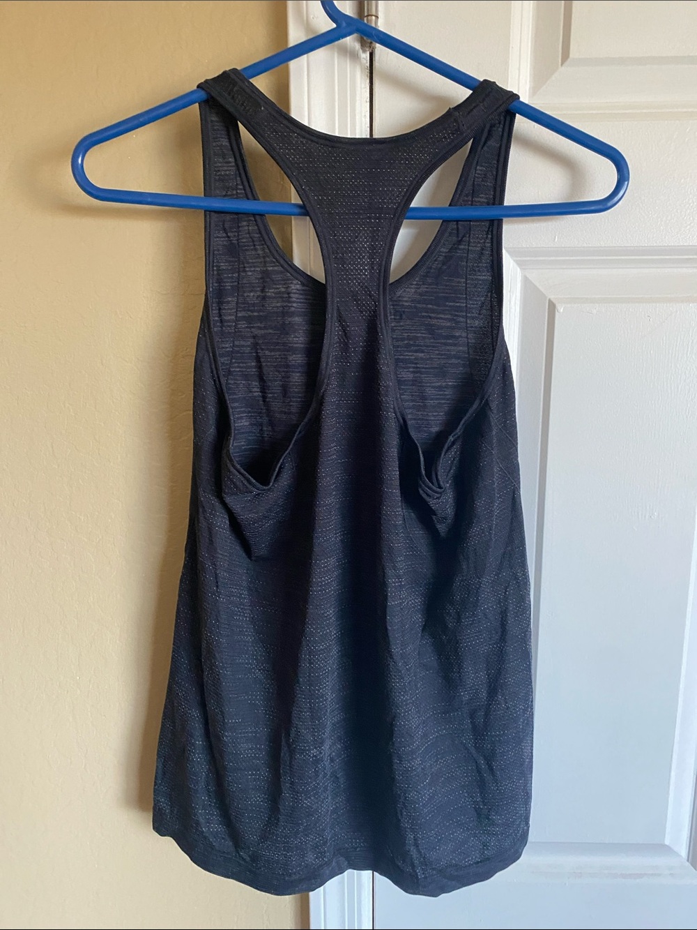 Under Armour Bundle Racerback Workout Tanks Blue & Black Size Medium Approx - Picture 3 of 6